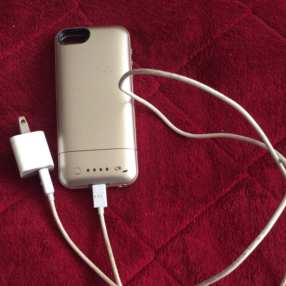 Mopie Juice Pack Air Gold For iPhone 5 and 5s or SE